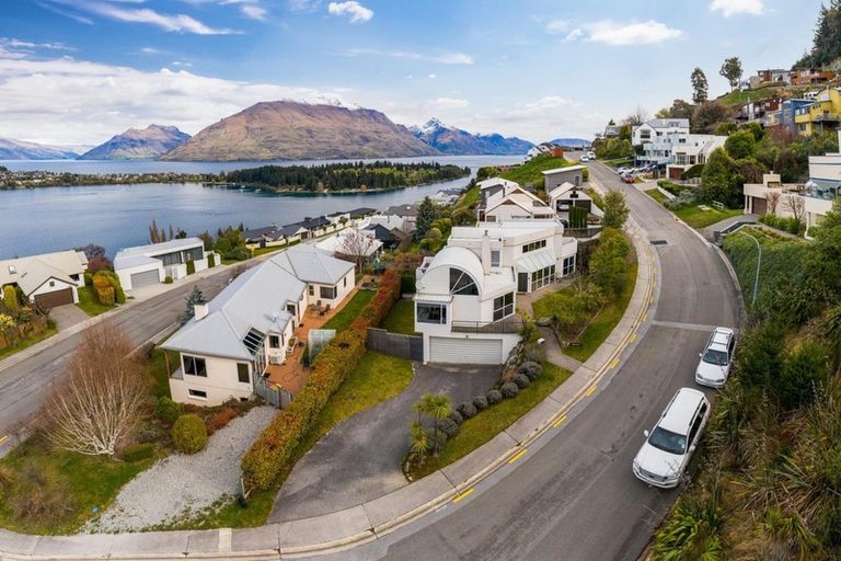 Photo of property in 2 Peregrine Place, Queenstown, 9300