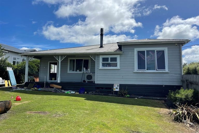 Photo of property in 6 High Street, Hawera, 4610