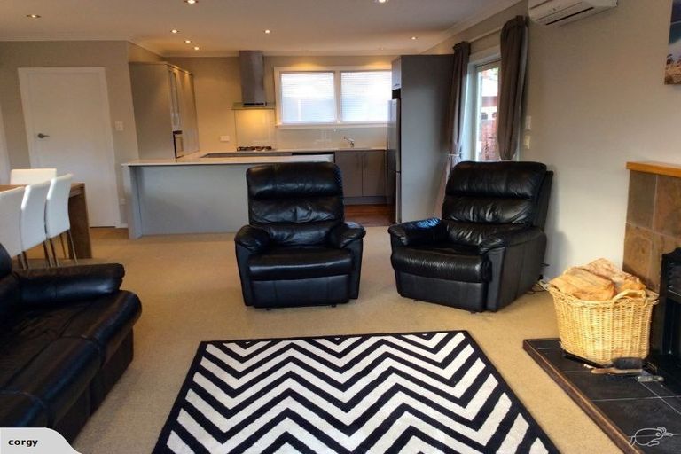 Photo of property in 33 Hurunui Street, Cracroft, Christchurch, 8025