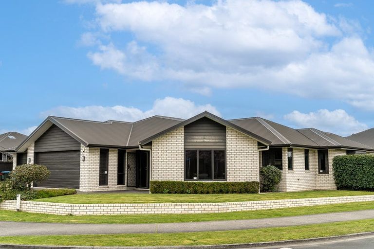 Photo of property in 2 Mosslea Court, Rototuna North, Hamilton, 3210
