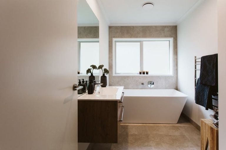 Photo of property in 13 Karaipiture Road, Karaka, 2124