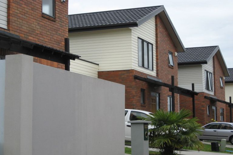 Photo of property in 16 Secoia Crescent, Mangere, Auckland, 2022