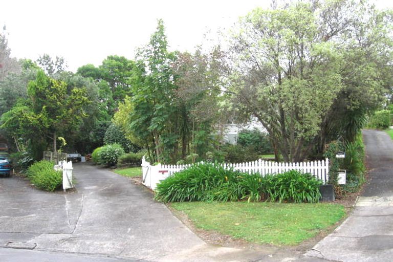 Photo of property in 14 Dallow Place, Henderson, Auckland, 0612