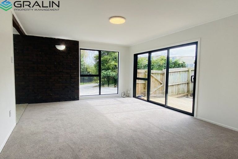 Photo of property in 32 Kelman Road, Kelston, Auckland, 0602