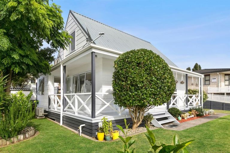 Photo of property in 11 Te Ngaere Place, Merrilands, New Plymouth, 4312