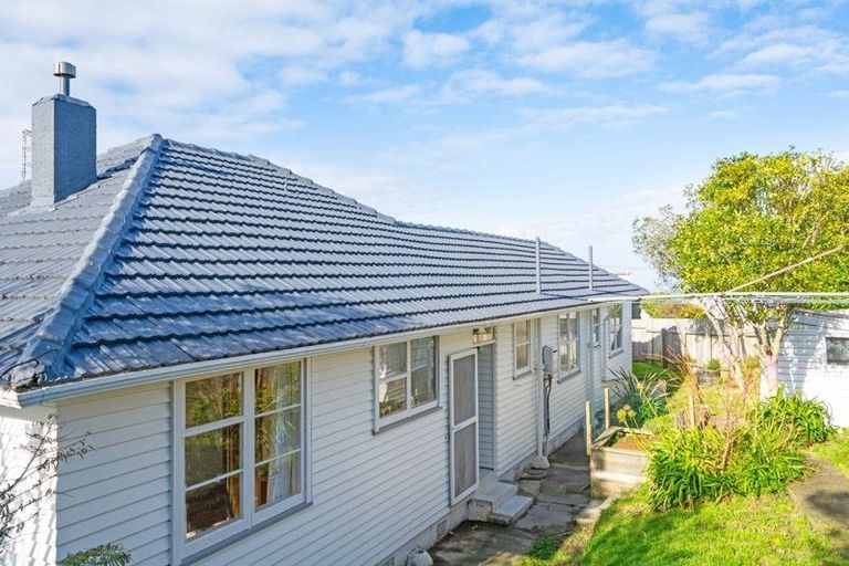 Photo of property in 38 Lyndfield Lane, Newlands, Wellington, 6037