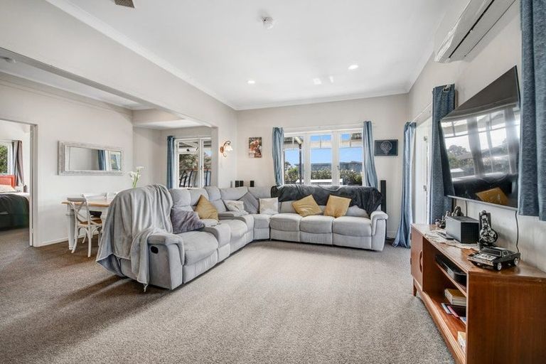 Photo of property in 51a Parakai Avenue, Parakai, 0830