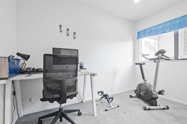 Photo of property in 1/66 Browns Bay Road, Rothesay Bay, Auckland, 0630