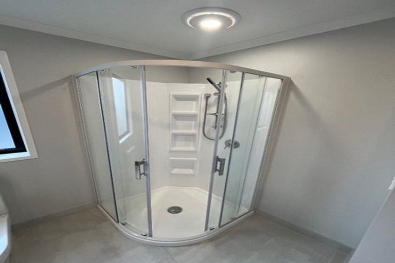 Photo of property in 8 Kumerahou Street, Kumeu, 0810