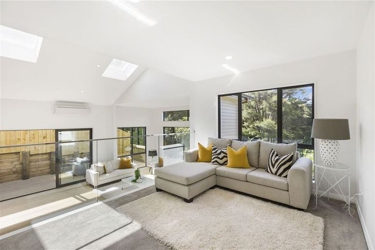 Photo of property in 24 Lorikeet Place, Unsworth Heights, Auckland, 0632