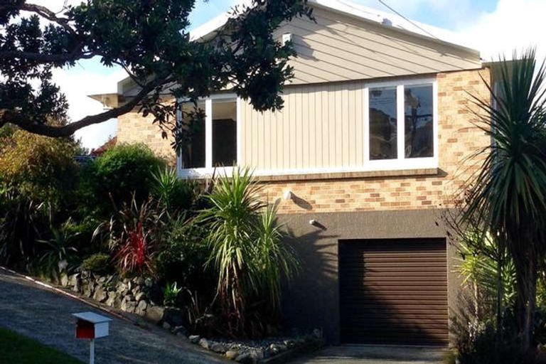 Photo of property in 4 Lane Crescent, Tawa, Wellington, 5028