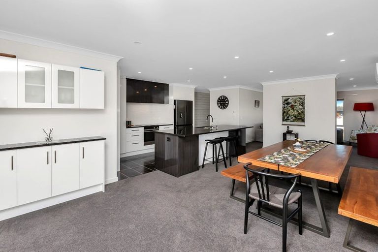 Photo of property in 41 Kaurinui Crescent, One Tree Point, 0118