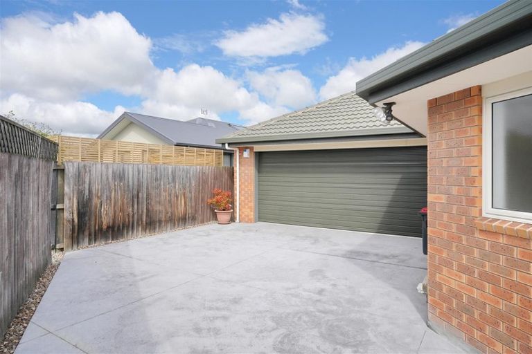 Photo of property in 20 Sutton Place, Dallington, Christchurch, 8061