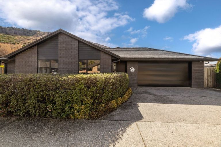 Photo of property in 6 Alluvial Court, Arthurs Point, Queenstown, 9371