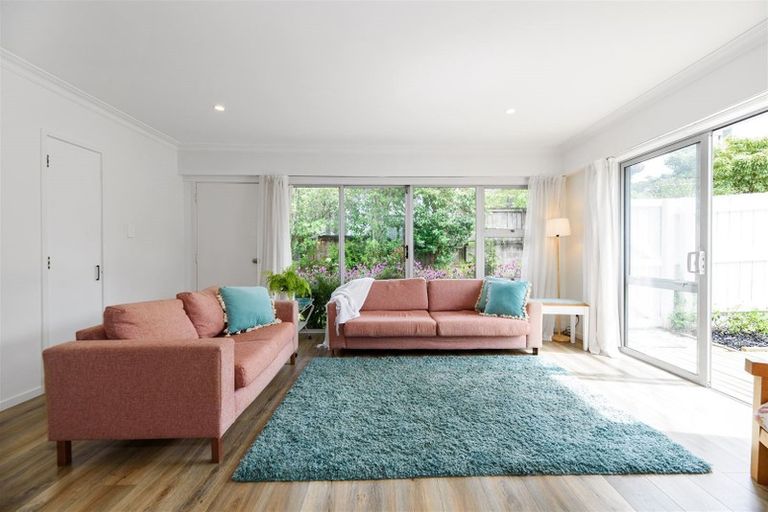 Photo of property in 1/38 Hillcrest Avenue, Hillcrest, Auckland, 0627