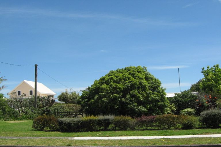 Photo of property in 33 Torkar Road, Clarks Beach, 2122