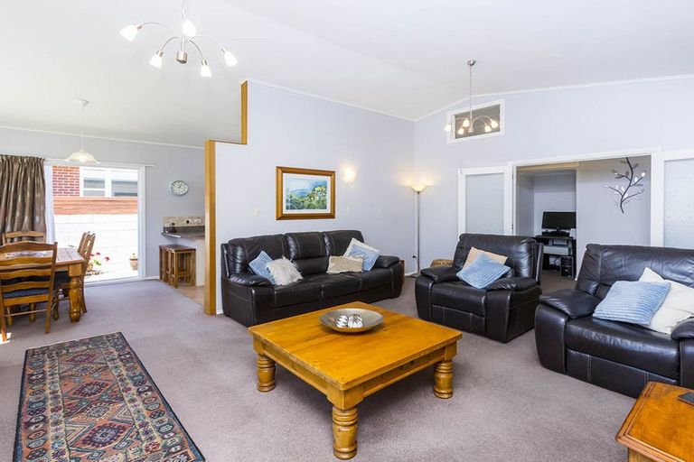 Photo of property in 17 Kiwi Street, Heretaunga, Upper Hutt, 5018
