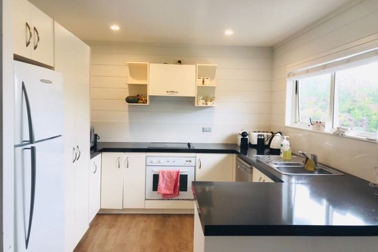 Photo of property in 2/35 Sunnynook Road, Forrest Hill, Auckland, 0620