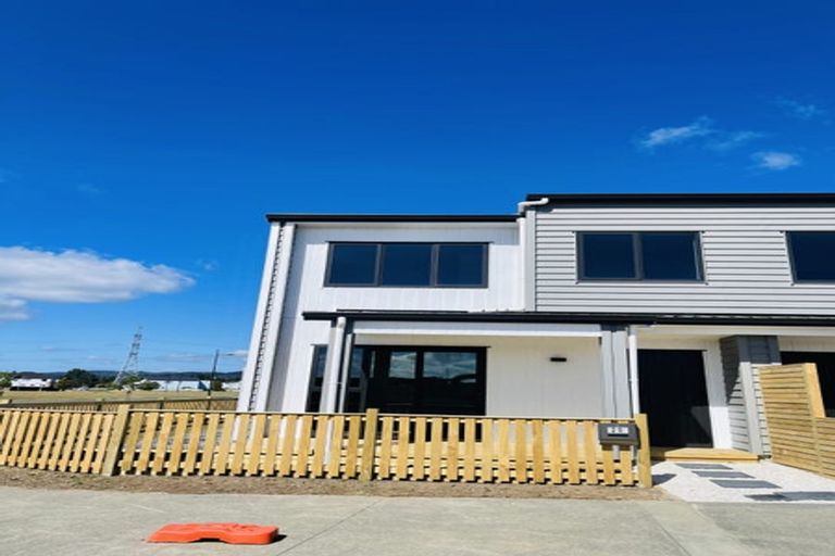 Photo of property in 20 Mene Way, Karaka, 2113