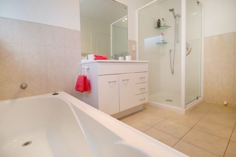 Photo of property in 8 Vintage Drive, Henderson, Auckland, 0612