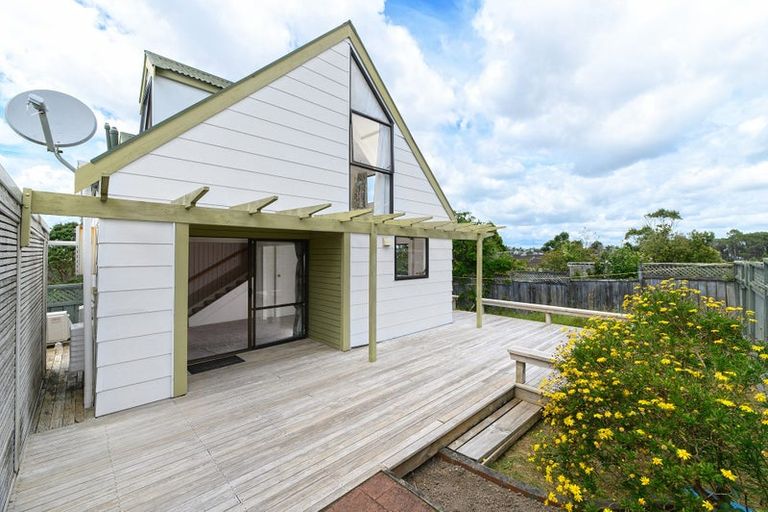 Photo of property in 2/30 Glen Vista Place, Bayview, Auckland, 0629
