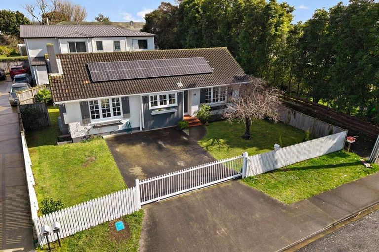 Photo of property in 21 Snell Avenue, Papakura, 2110