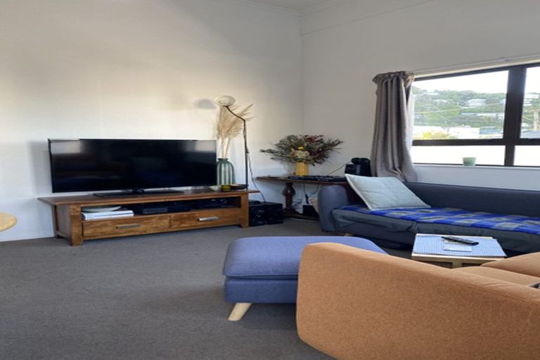 Photo of property in 17 Rua Street, Lyall Bay, Wellington, 6022