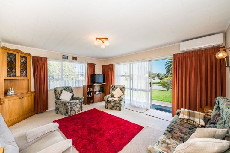 Photo of property in 1 Graham Grove, Waikanae, 5036