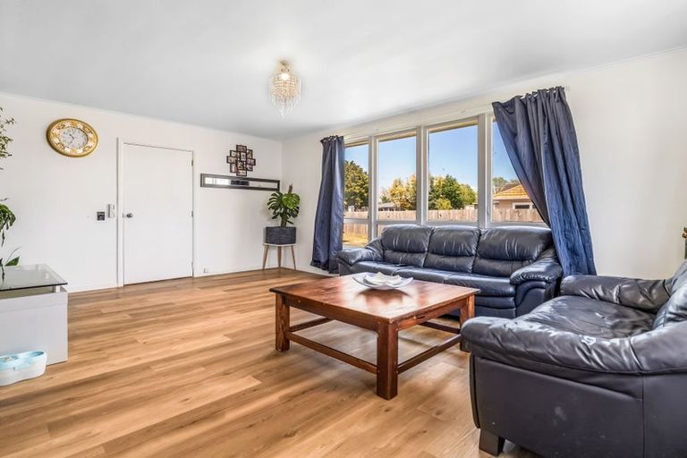 Photo of property in 15 Hockin Place, Fairfield, Hamilton, 3214