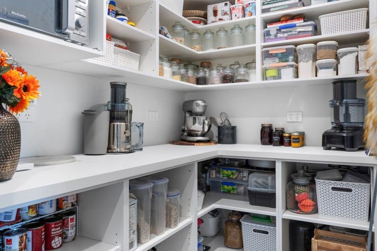 Photo of property in 16 Tara Crescent, Woodend, 7610