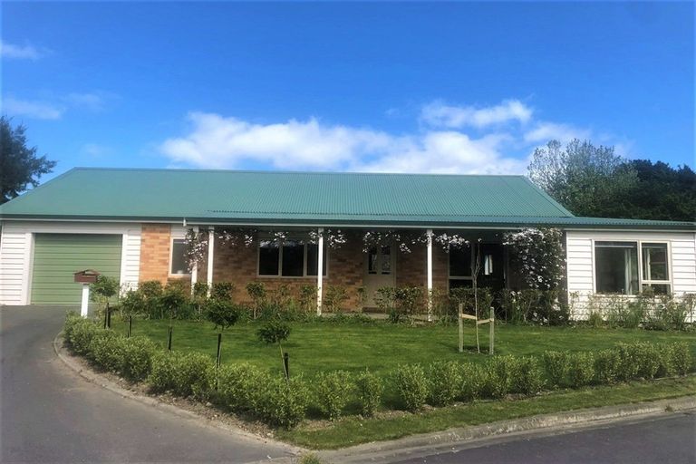 Photo of property in 8 Orchard Road, Greytown, 5712