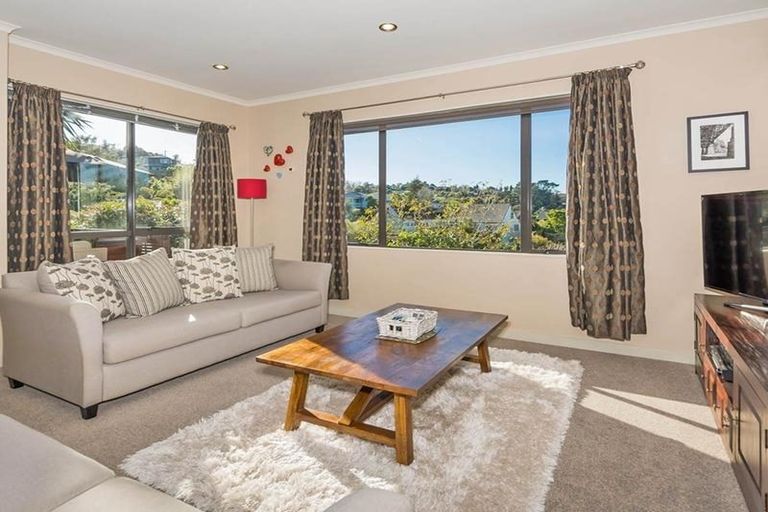 Photo of property in 2/18 Limmer Place, Browns Bay, Auckland, 0632