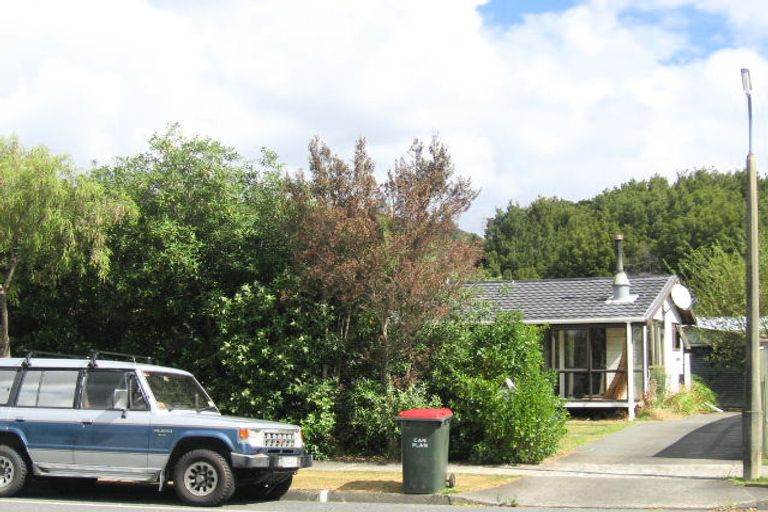 Photo of property in 4 Gemstone Drive, Birchville, Upper Hutt, 5018