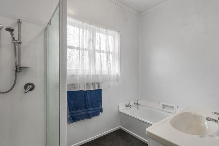 Photo of property in 93 Lynwood Road, New Lynn, Auckland, 0600