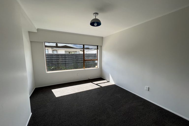 Photo of property in 71 Prince Regent Drive, Half Moon Bay, Auckland, 2012