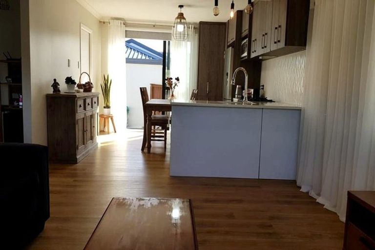 Photo of property in 1/78 Sunnynook Road, Sunnynook, Auckland, 0620