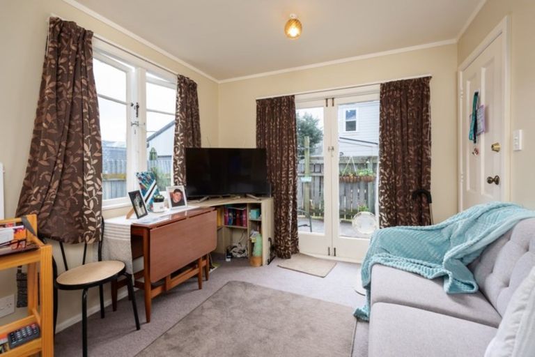 Photo of property in 16 Glendavar Street, Berhampore, Wellington, 6023