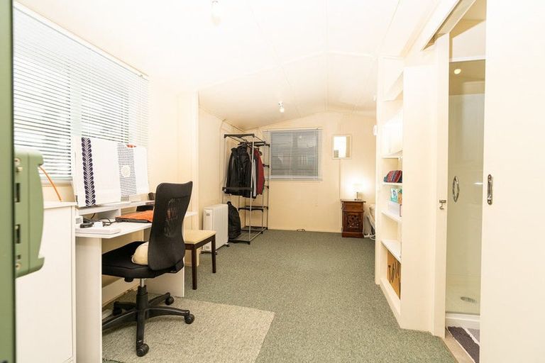 Photo of property in 2 Huntingdon Street, Northland, Wellington, 6012