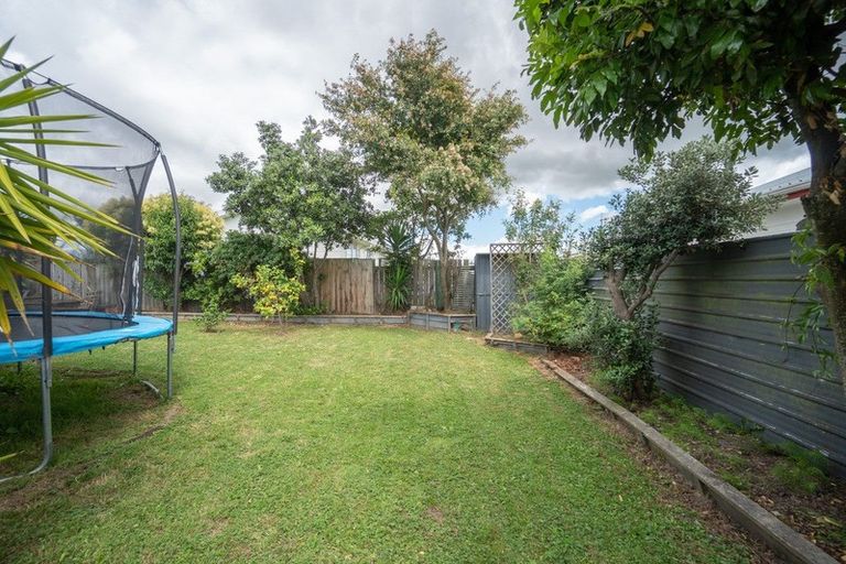 Photo of property in 25 Tiller Close, Kelvin Grove, Palmerston North, 4414