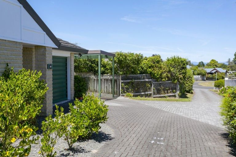 Photo of property in 30 Fairview Terrace, Waipahihi, Taupo, 3330