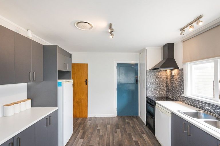 Photo of property in 19 Featherston Street, Takaro, Palmerston North, 4412