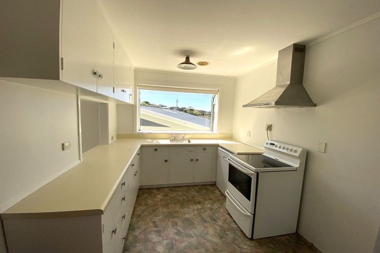 Photo of property in 15 Fyvie Avenue, Tawa, Wellington, 5028