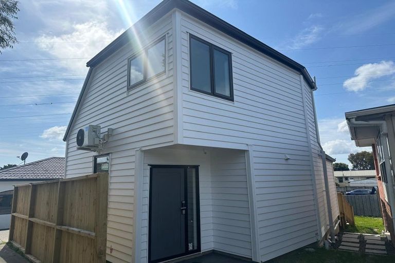 Photo of property in 15a Kiernan Place, Kelston, Auckland, 0602