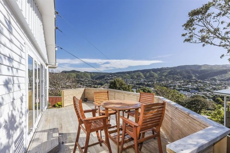 Photo of property in 6 Mayfair Place, Tawa, Wellington, 5028