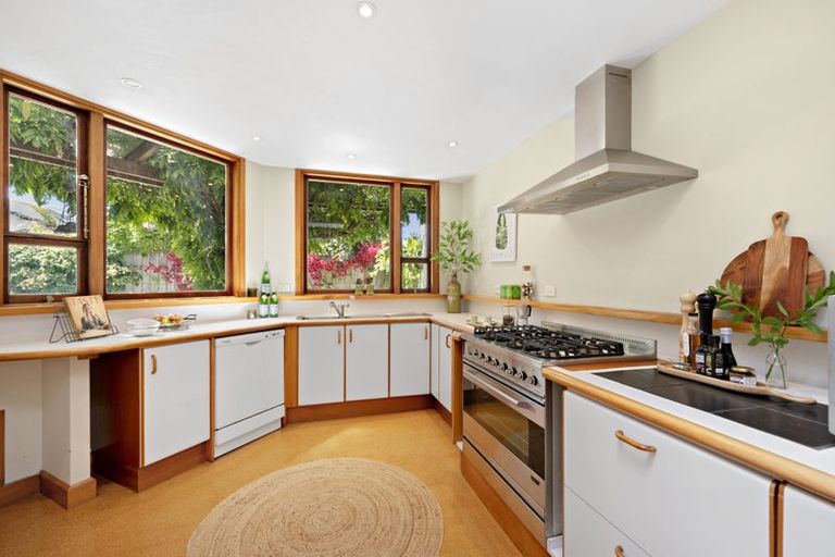 Photo of property in 2 Tutchen Avenue, Mount Victoria, Wellington, 6011