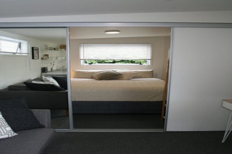 Photo of property in 5 Holgate Avenue, Herald Island, Auckland, 0618