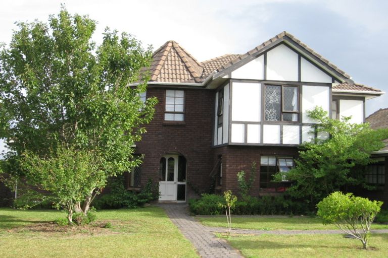 Photo of property in 16 Deanna Drive, West Harbour, Auckland, 0618