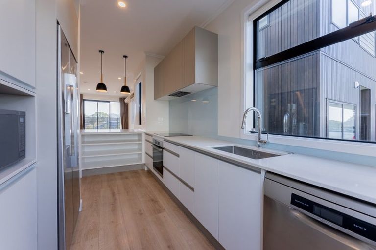 Photo of property in 28 Marine Parade, Hobsonville, Auckland, 0616