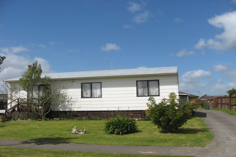 Photo of property in 2/24 Templeton Place, Clendon Park, Auckland, 2103