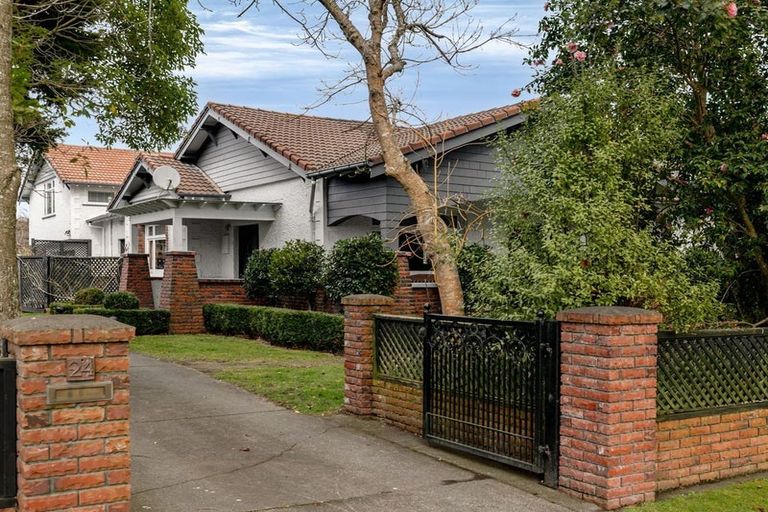 Photo of property in 24 Elmira Avenue, Hokowhitu, Palmerston North, 4410